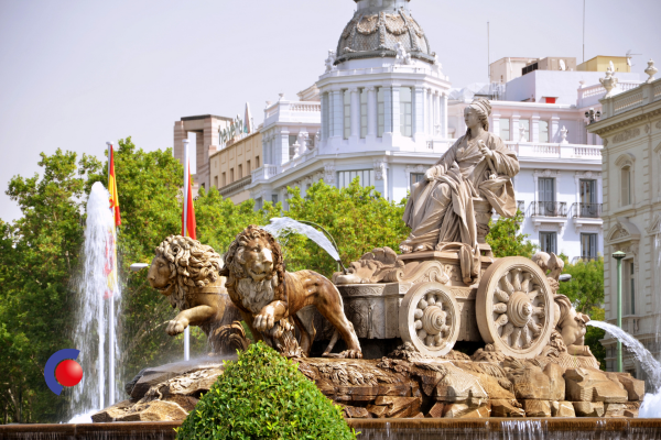 Groepsbezoek aan deze schitterende fontein in Madrid 